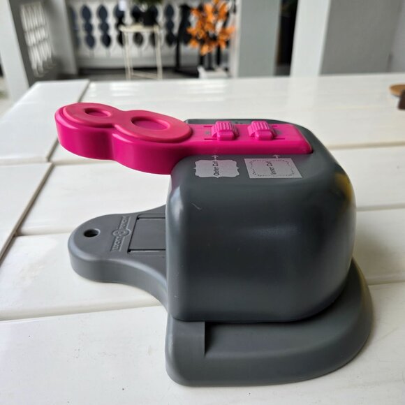 We R Memory Keepers Lucky Paper Outer Inner Combined Punch Scrapbooker Supply - Picture 3 of 8